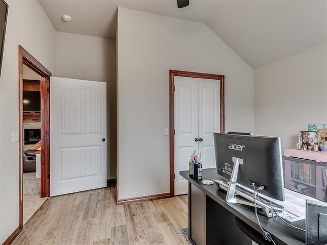 517 Cottonwood Drive, Moore, OK 73160