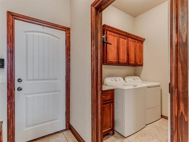 517 Cottonwood Drive, Moore, OK 73160