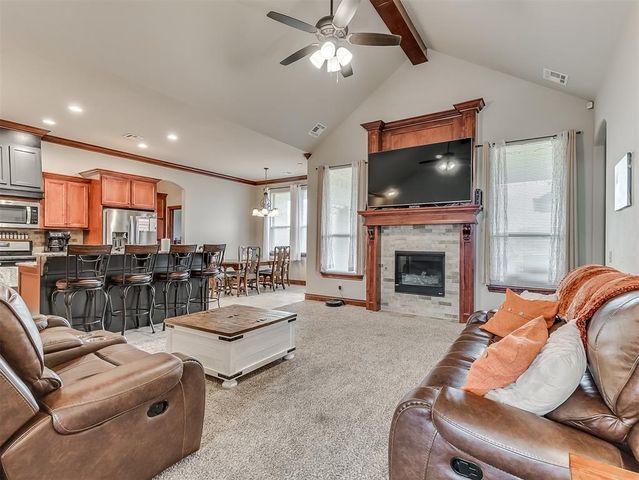 517 Cottonwood Drive, Moore, OK 73160