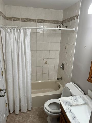 10 Shiloh Court, Coram, NY 11727