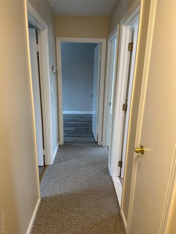 10 Shiloh Court, Coram, NY 11727