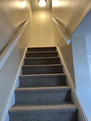 10 Shiloh Court, Coram, NY 11727