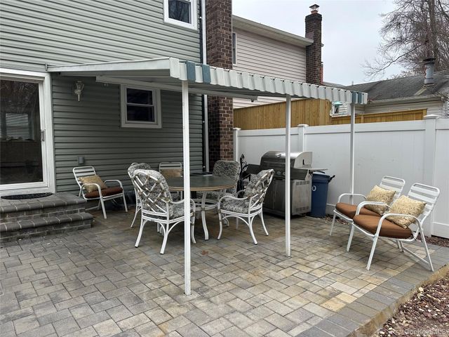 10 Shiloh Court, Coram, NY 11727