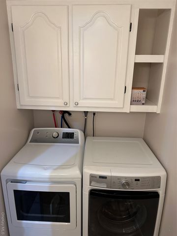 10 Shiloh Court, Coram, NY 11727