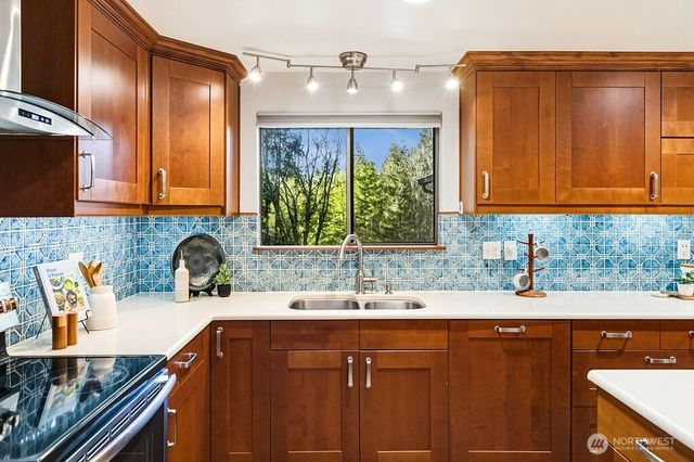 8393 NW Duryea Road, Bremerton, WA 98312