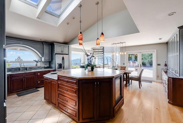 16 Kite Hill Road, Santa Cruz, CA 95060