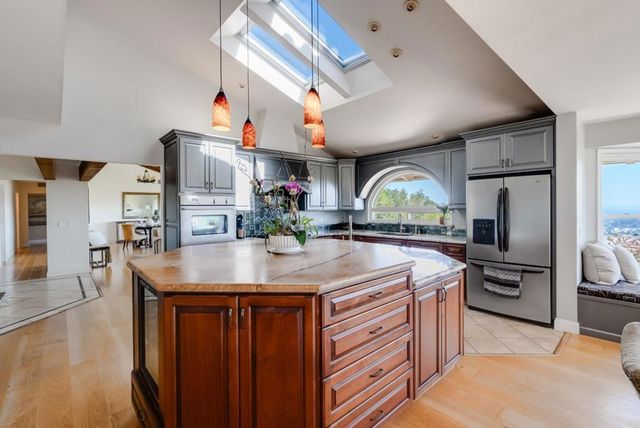 16 Kite Hill Road, Santa Cruz, CA 95060