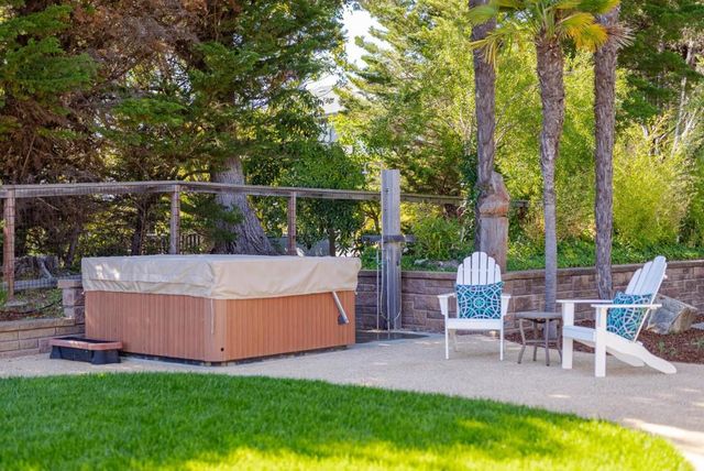 16 Kite Hill Road, Santa Cruz, CA 95060