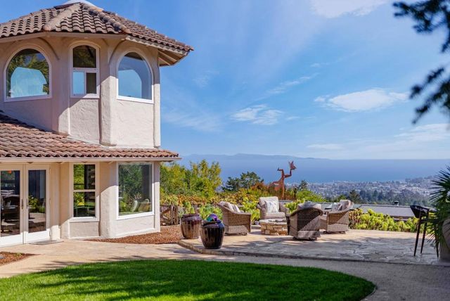 16 Kite Hill Road, Santa Cruz, CA 95060