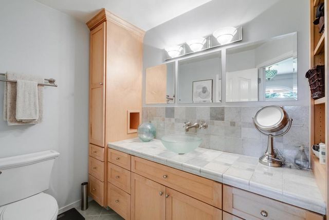 16 Kite Hill Road, Santa Cruz, CA 95060