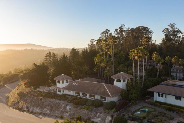 16 Kite Hill Road, Santa Cruz, CA 95060