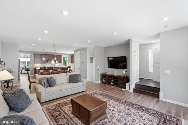 5076 DIMPLES CT, Woodbridge, VA 22192