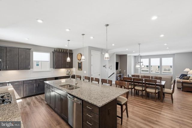 5076 DIMPLES CT, Woodbridge, VA 22192