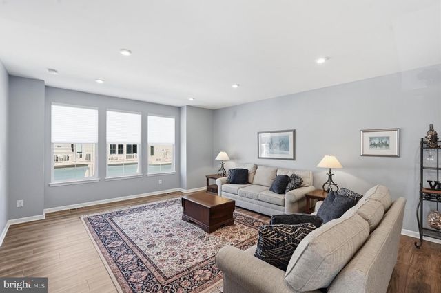 5076 DIMPLES CT, Woodbridge, VA 22192