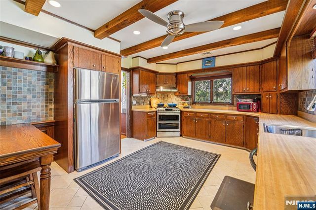 10 Crescent Place, Allendale, NJ 07401