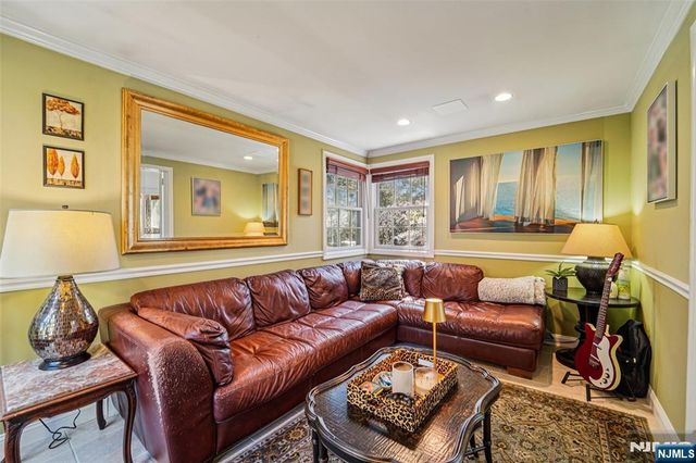 10 Crescent Place, Allendale, NJ 07401