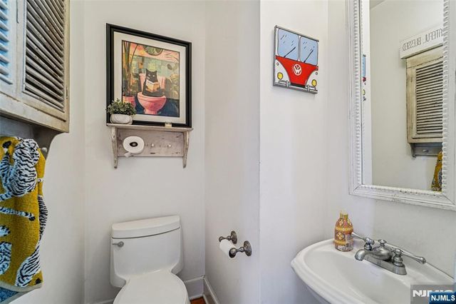 10 Crescent Place, Allendale, NJ 07401