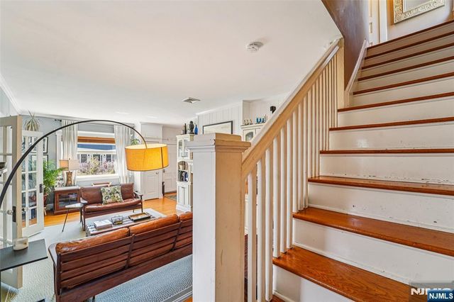 10 Crescent Place, Allendale, NJ 07401