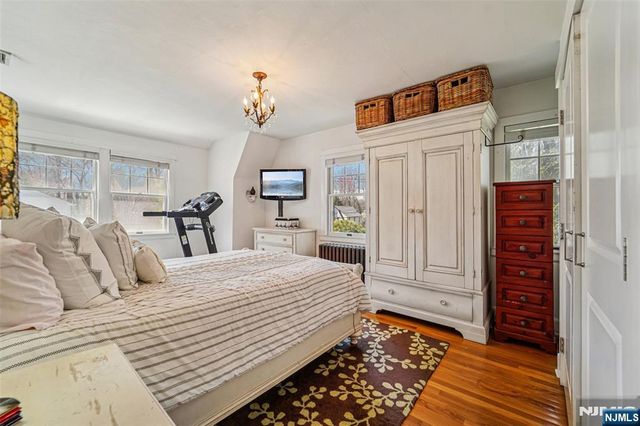 10 Crescent Place, Allendale, NJ 07401