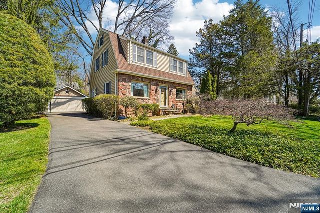 10 Crescent Place, Allendale, NJ 07401