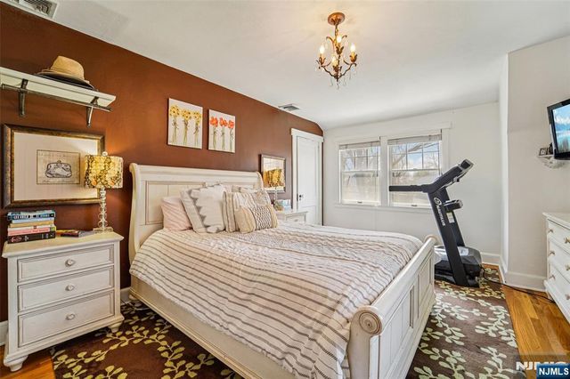 10 Crescent Place, Allendale, NJ 07401