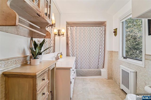 10 Crescent Place, Allendale, NJ 07401