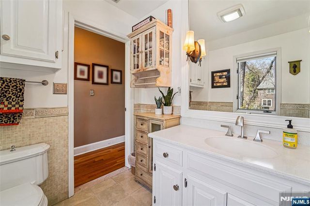 10 Crescent Place, Allendale, NJ 07401