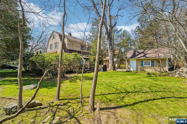 10 Crescent Place, Allendale, NJ 07401