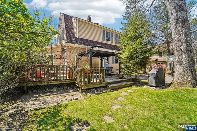 10 Crescent Place, Allendale, NJ 07401