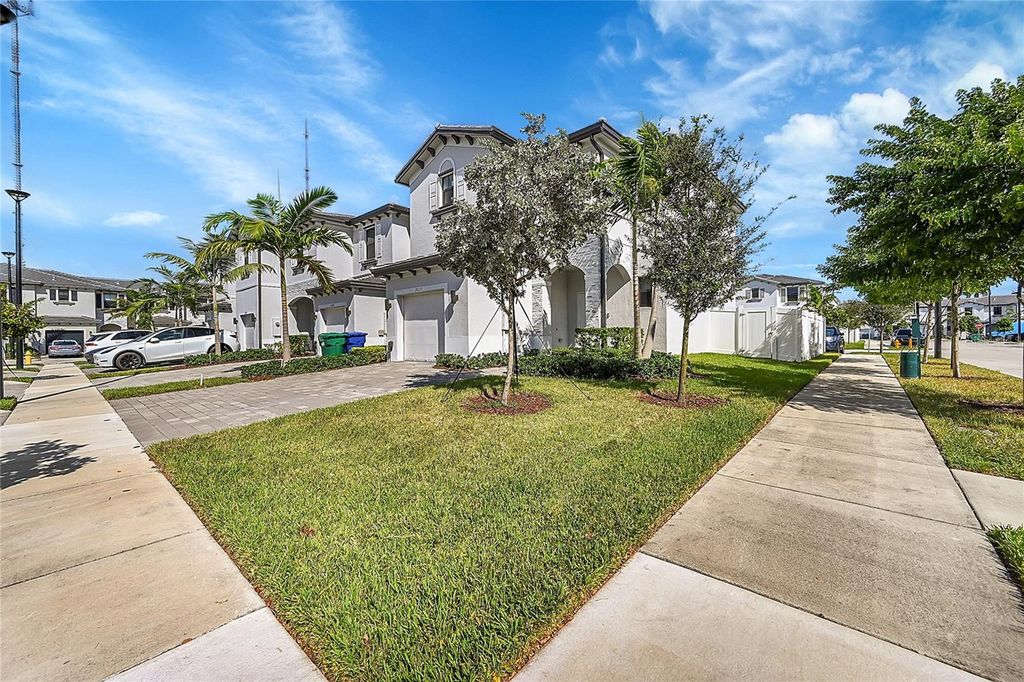 Image 3 of property listing at 20357 NW 4TH PATH, Miami, FL 33169