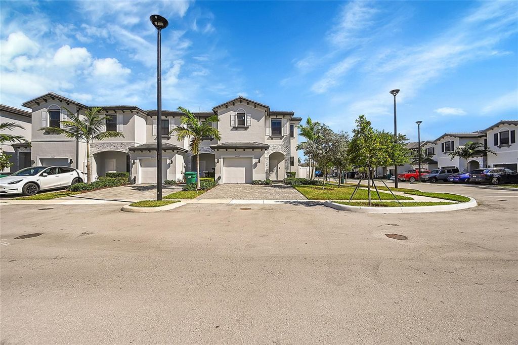 Image 4 of property listing at 20357 NW 4TH PATH, Miami, FL 33169