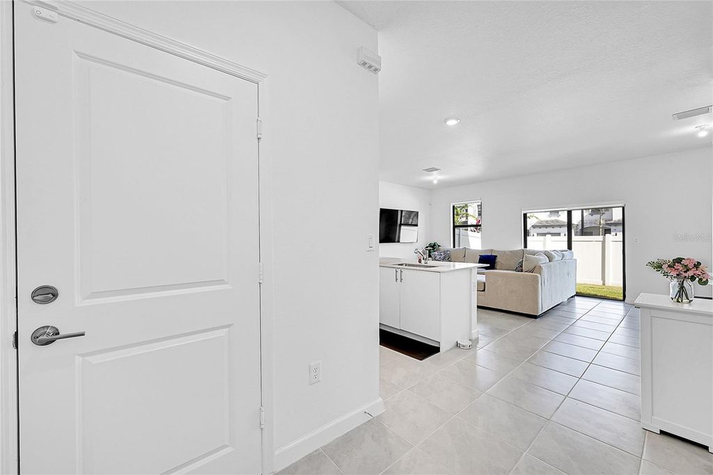 Image 5 of property listing at 20357 NW 4TH PATH, Miami, FL 33169