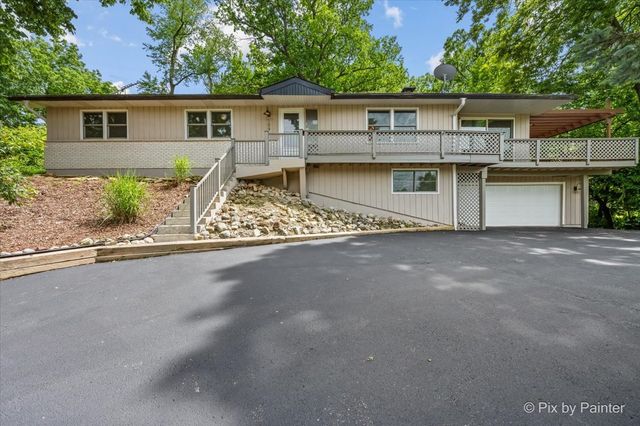 109 Wood Drive, Algonquin, IL 60102