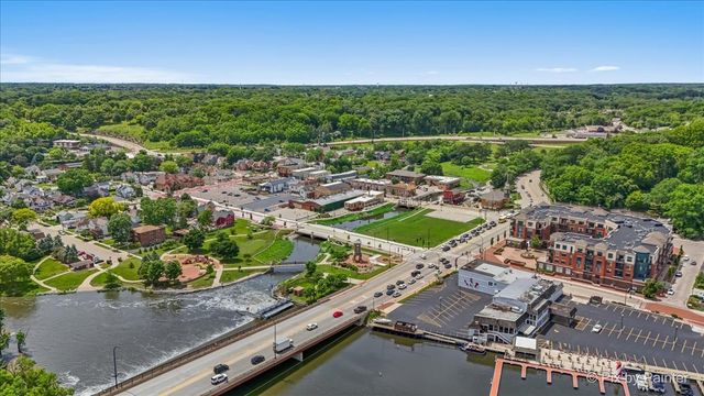 109 Wood Drive, Algonquin, IL 60102