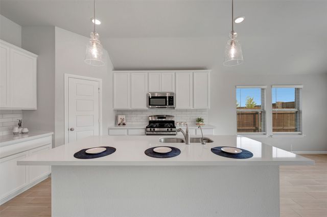 725 Grand Dale Drive, Lavon, TX 75166