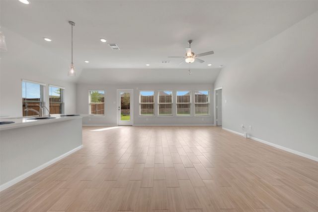 725 Grand Dale Drive, Lavon, TX 75166