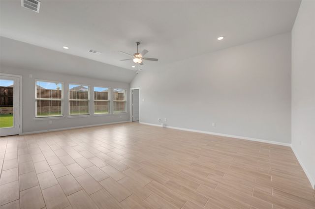725 Grand Dale Drive, Lavon, TX 75166