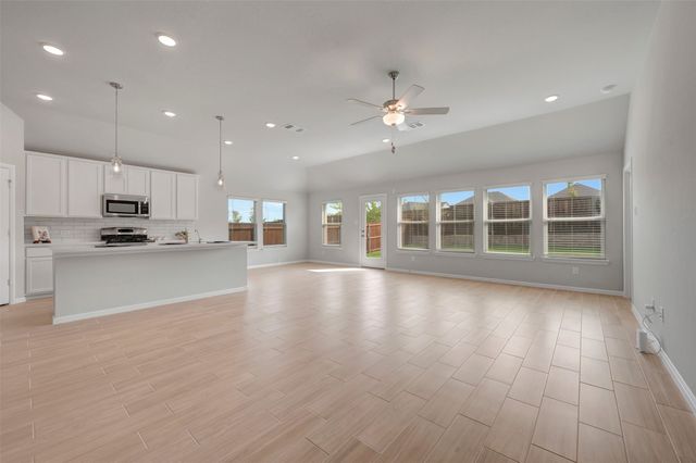 725 Grand Dale Drive, Lavon, TX 75166