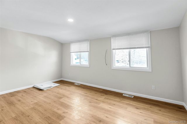 117 Hill Spur, Calverton, NY 11933