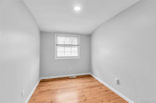 117 Hill Spur, Calverton, NY 11933