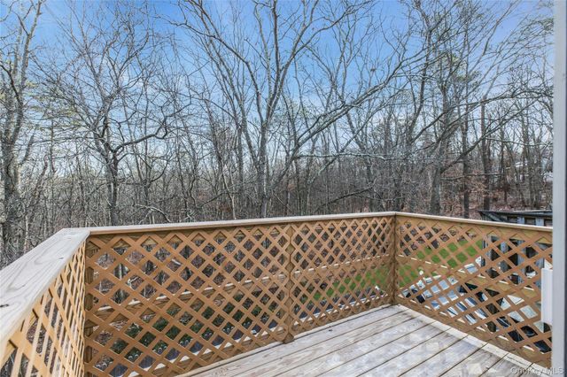 117 Hill Spur, Calverton, NY 11933