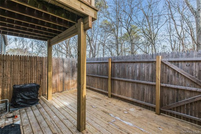 117 Hill Spur, Calverton, NY 11933