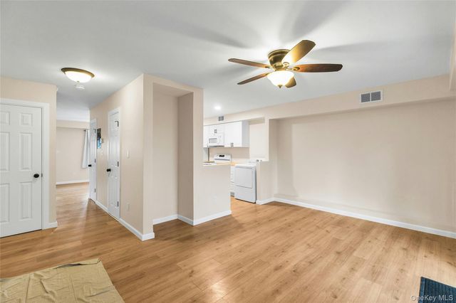 117 Hill Spur, Calverton, NY 11933