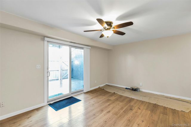 117 Hill Spur, Calverton, NY 11933