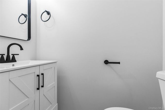 117 Hill Spur, Calverton, NY 11933