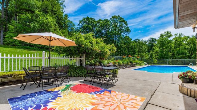 255 Briarwood Drive, Newark, OH 43055