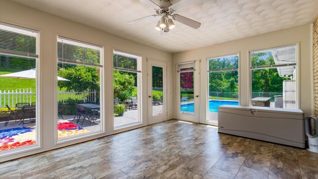 255 Briarwood Drive, Newark, OH 43055
