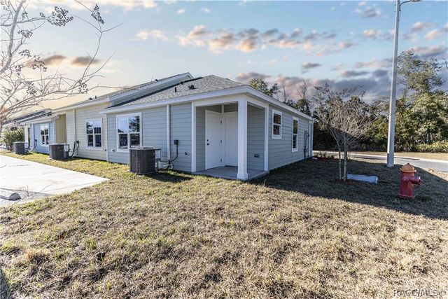 1342 Cottage Circle, Tavares, FL 32778