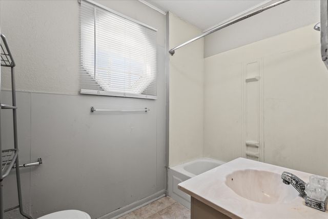 1507 Avenue E, Levelland, TX 79336