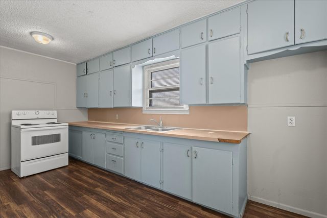 1507 Avenue E, Levelland, TX 79336